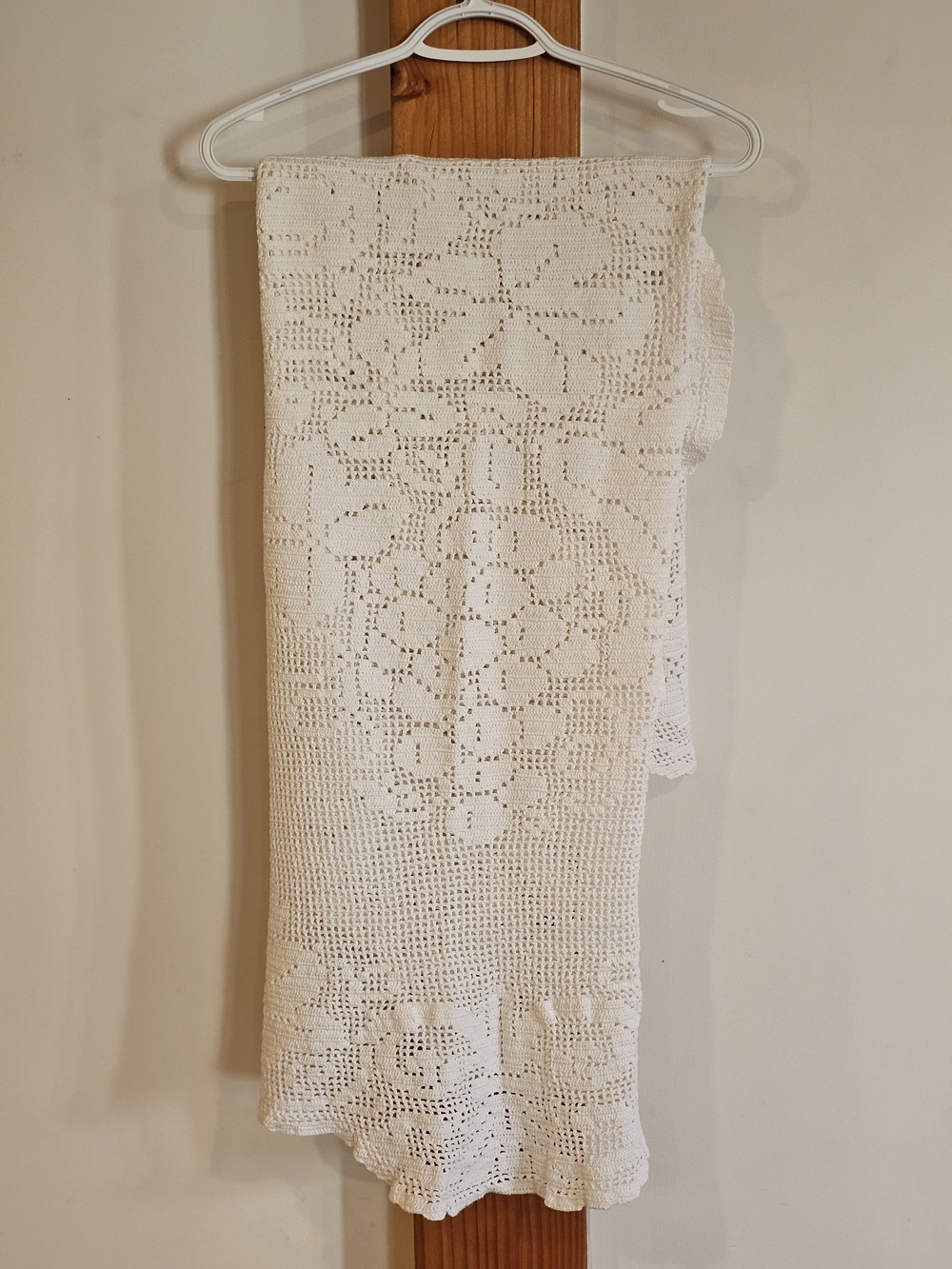 Handmade Cream Crochet Lace Table Runner - Classic Floral Design